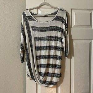 Women’s top with three-quarter sleeves